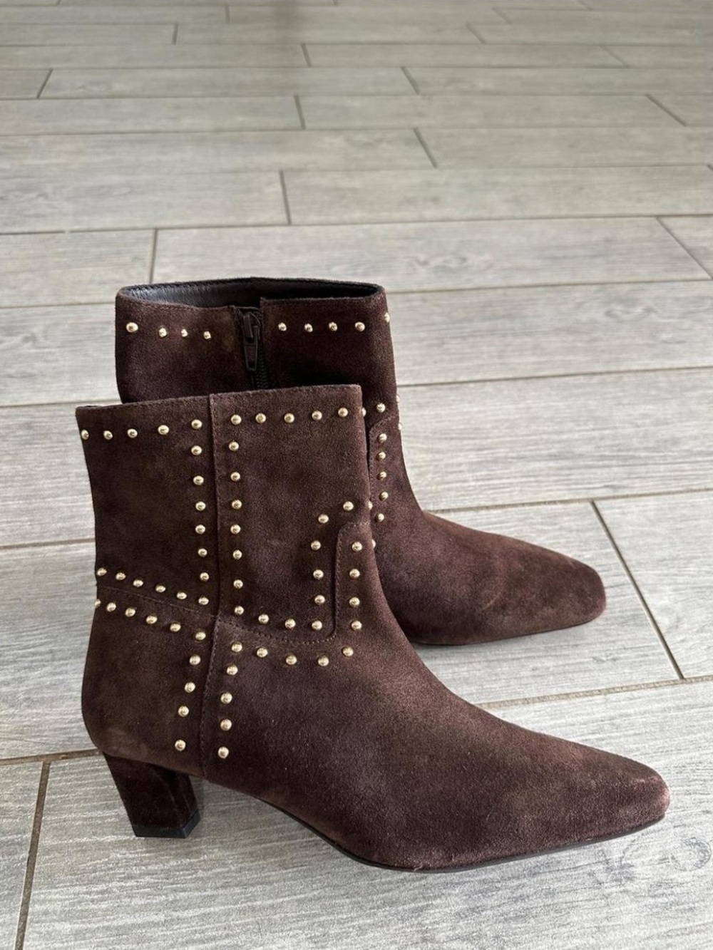 Seychelles Big Bang Chocolate Brown
Suede Studded Ankle Boots New